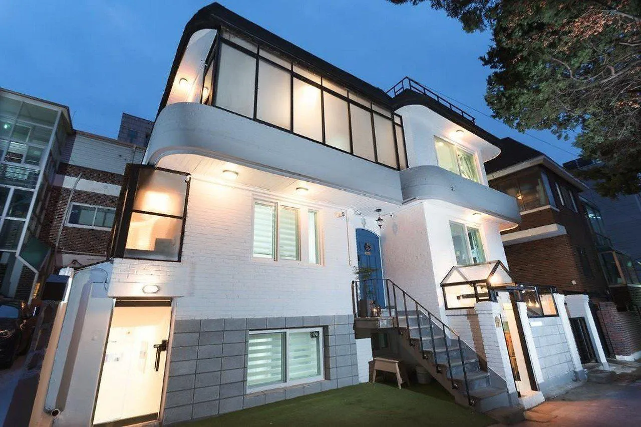 Mono House Hongdae Hotel Seoul