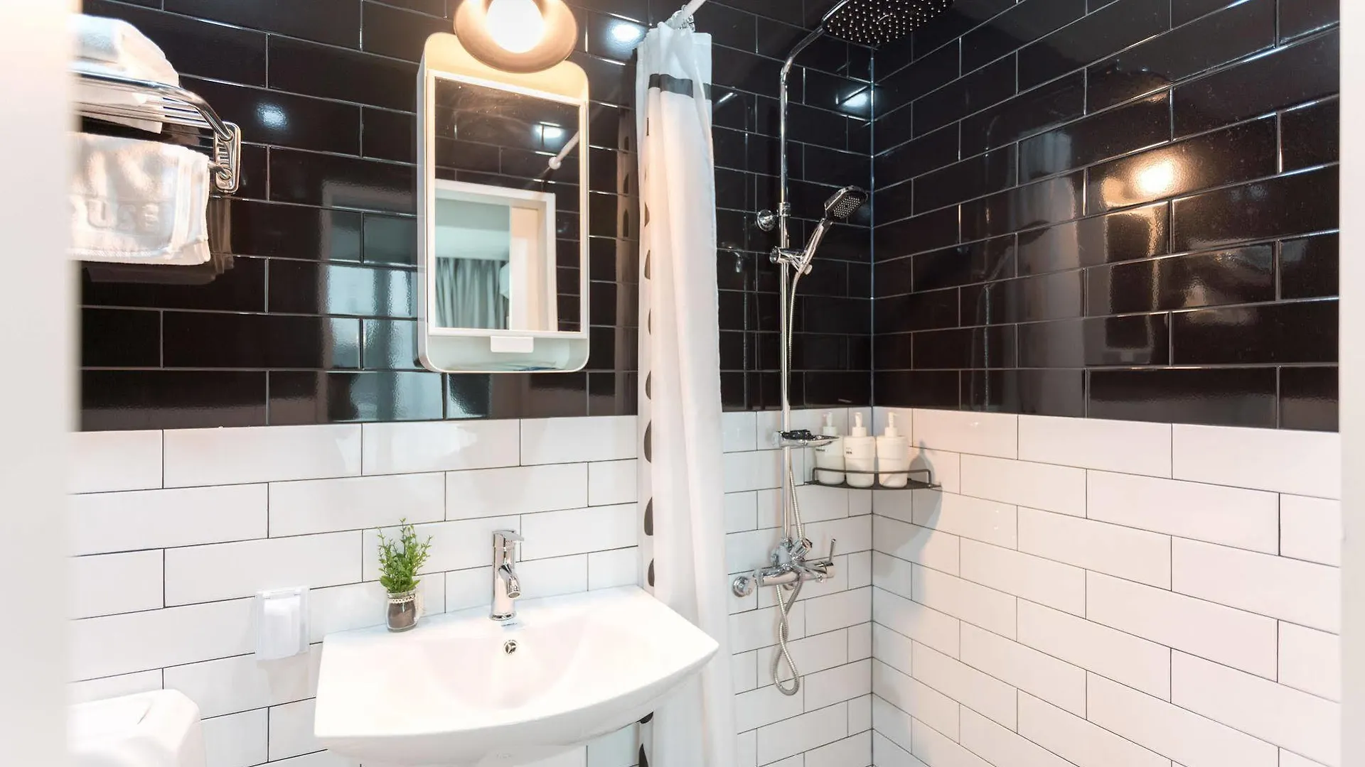 Mono House Hongdae Hotel Seoul 2*,  South Korea